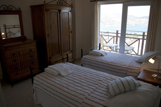 Twin bedroom
